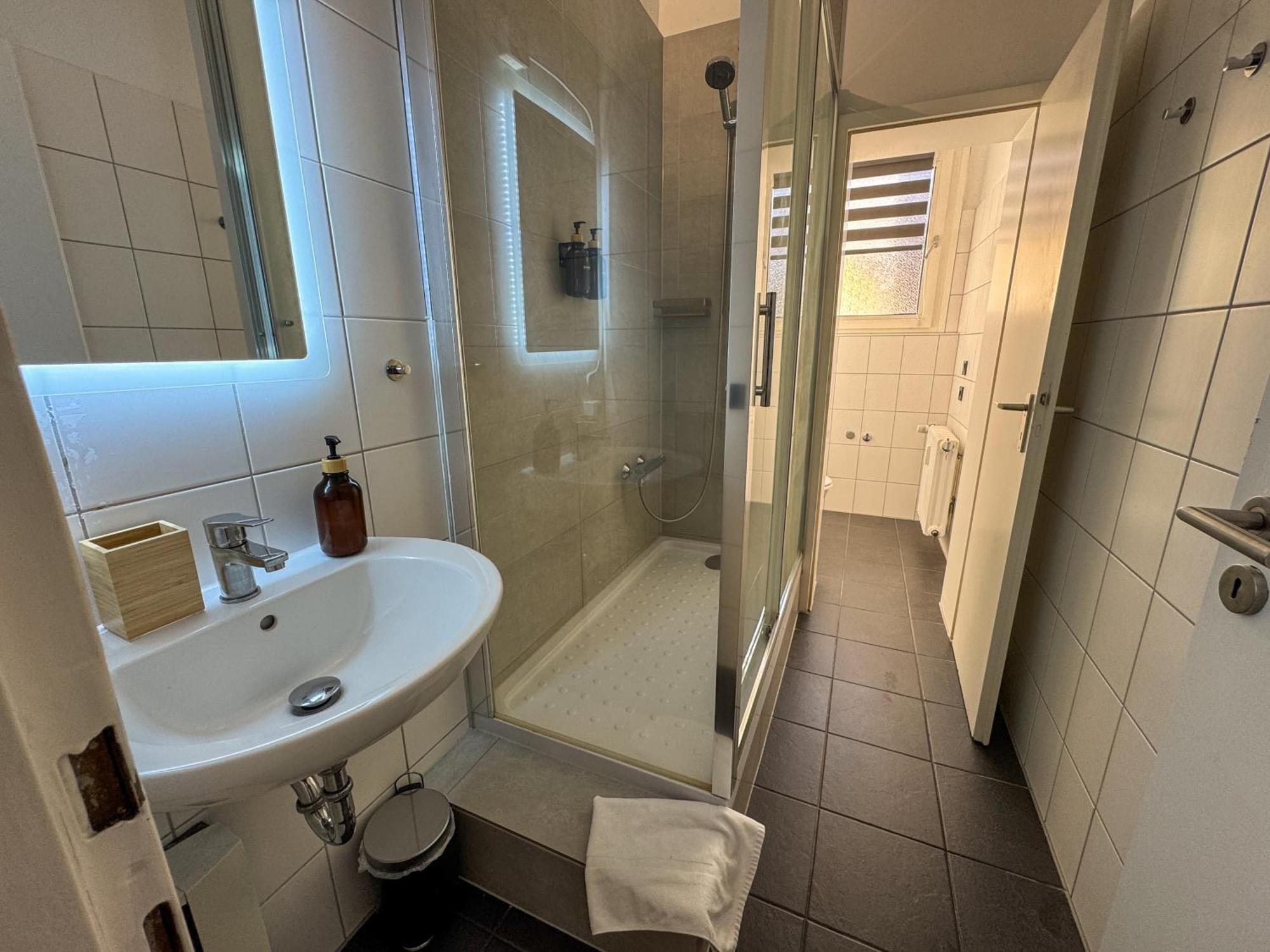 Apartment Duesseltal Messe 100Qm Дюссельдорф Екстер'єр фото